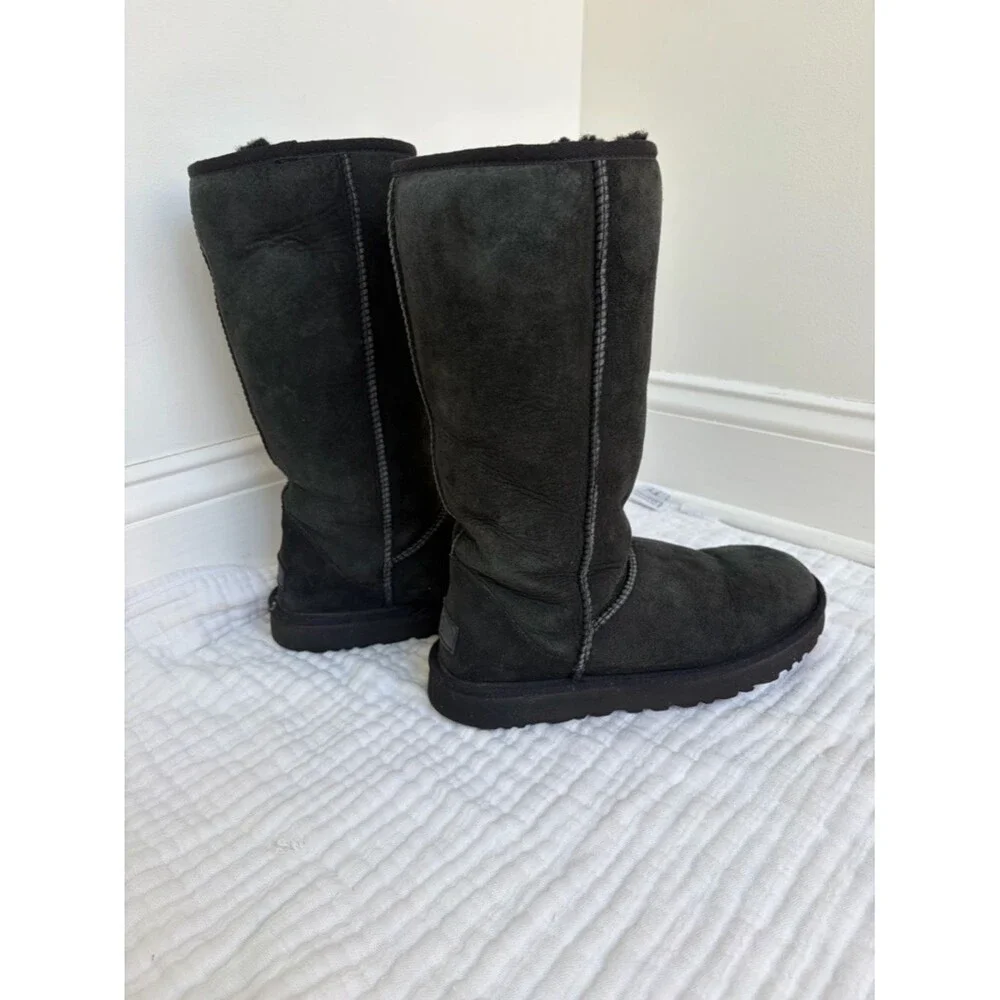 UGG Classic Tall II Black Suede Sheepskin Boots Women’s Size 8